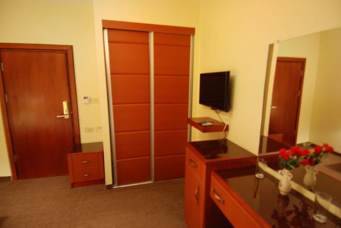 Imagen de la habitación del Hotel Al Rashid. Foto 11