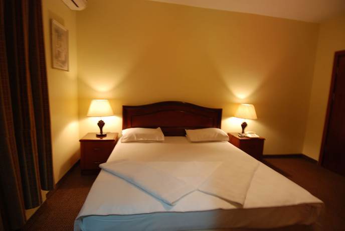 Imagen de la habitación del Hotel Al Rashid. Foto 13