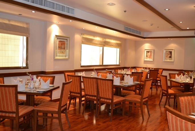 Imagen del bar/restaurante del Hotel Al Rawda Arjaan By Rotana. Foto 2