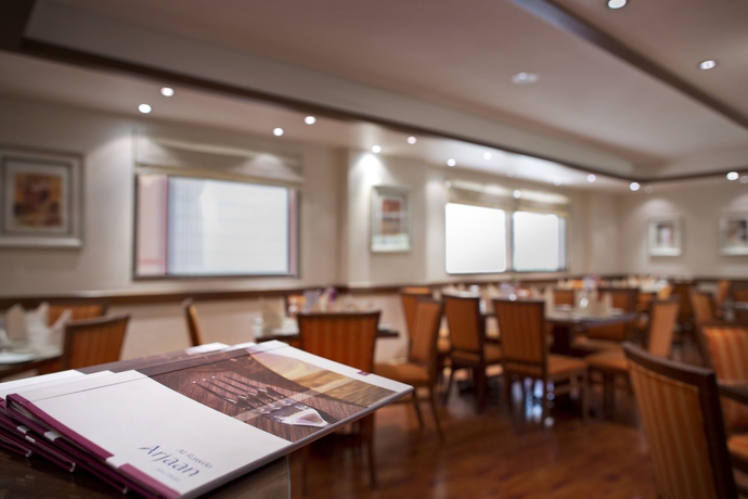 Imagen del bar/restaurante del Hotel Al Rawda Arjaan By Rotana. Foto 3