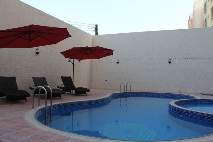 Imagen de la piscina del Hotel Al Sadarah Apartments. Foto 19