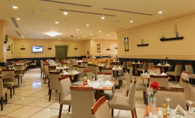 Imagen del bar/restaurante del Hotel Al Safwah Royale Orchid. Foto 5