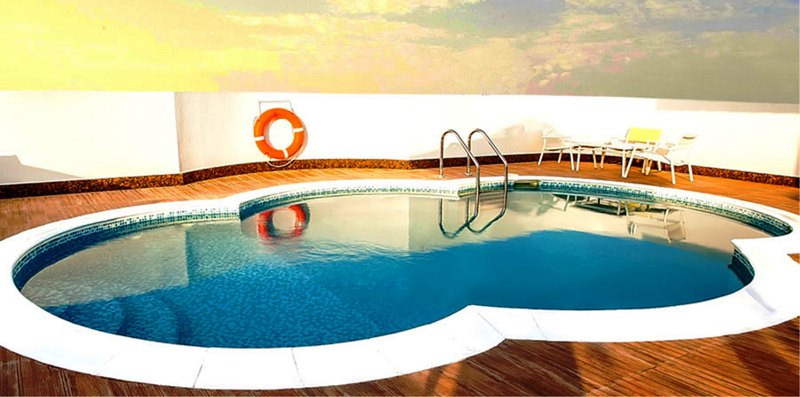Imagen de la piscina del Hotel Al Sarab. Foto 5