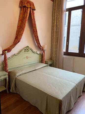 Imagen de la habitación del Hotel Al Sotoportego. Foto 17