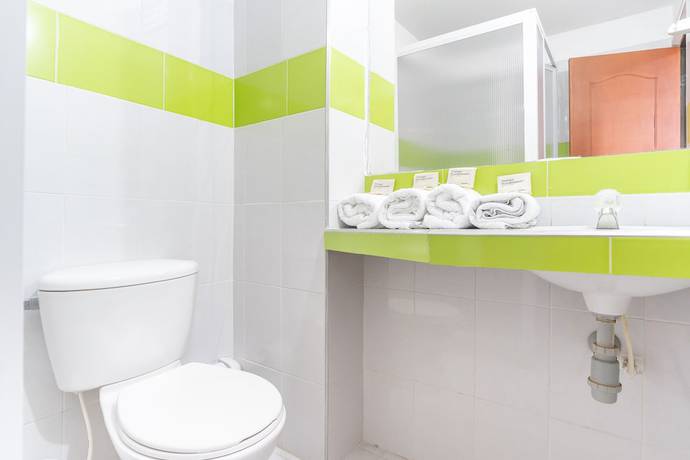 Imagen de la habitación del Hotel Al Super. Foto 13