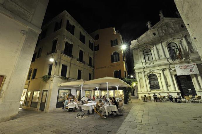 Imagen de los exteriores del Hotel Al Theatro Palace. Foto 20