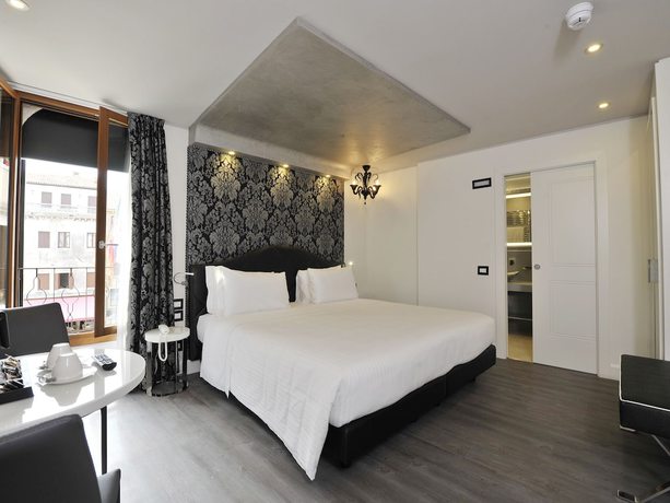 Imagen de la habitación del Hotel Al Theatro Palace. Foto 17