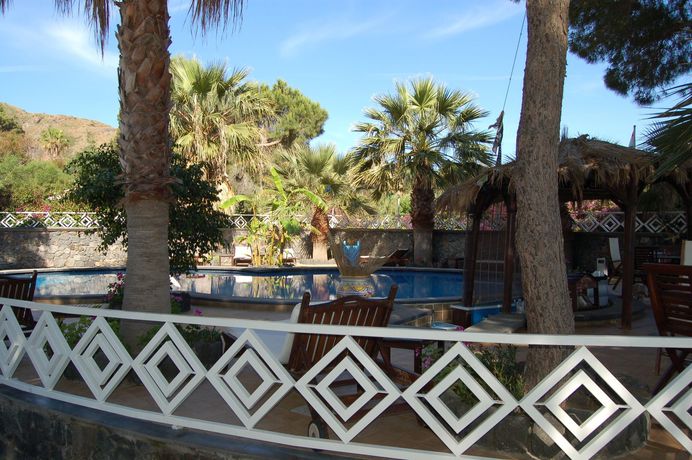 Imagen de los exteriores del Hotel Al Togo. Foto 9