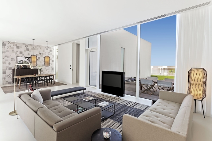 Imagen de la habitación del Hotel Al Zorah Beach Resort. Foto 13