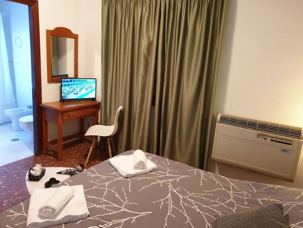 Imagen de la habitación del Hotel Al-Ándalus, Peal de Becerro. Foto 6