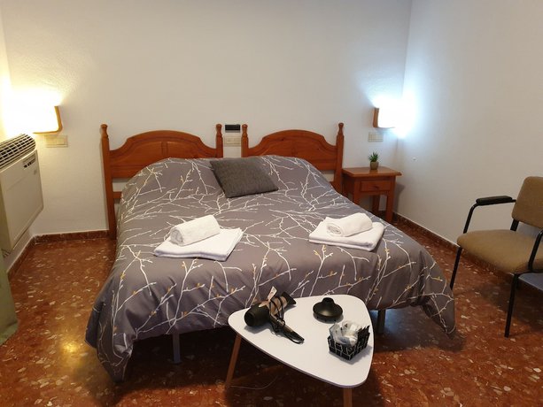 Imagen de la habitación del Hotel Al-Ándalus, Peal de Becerro. Foto 7