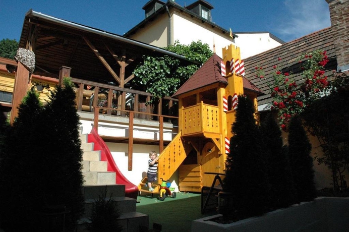 Imagen general del Hotel Alab&aacute;rdos Panzi&oacute; &eacute;s Apartmanh&aacute;z. Foto 4
