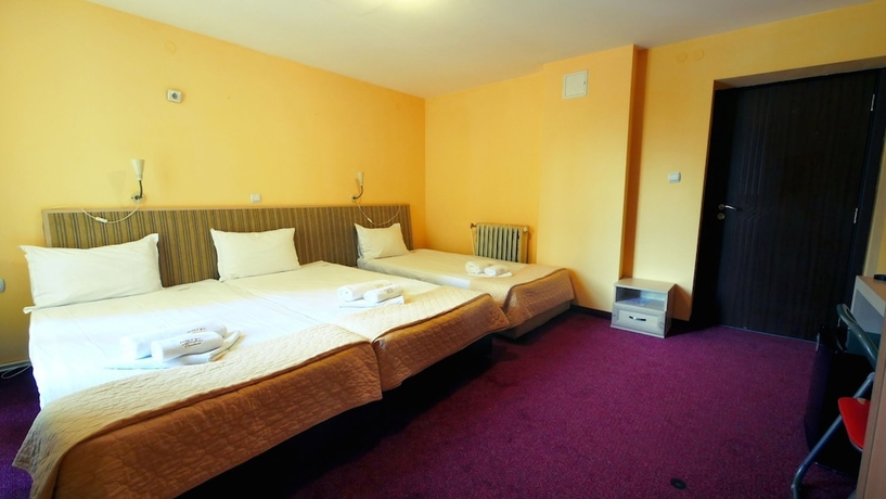 Imagen de la habitación del Hotel Alabin Central. Foto 6