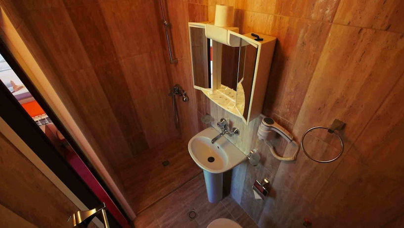 Imagen de la habitación del Hotel Alabin Central. Foto 17