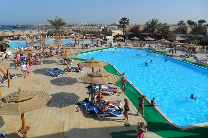 Imagen general del Hotel Aladdin Beach Resort. Foto 6