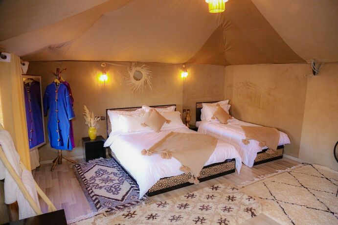 Imagen de la habitación del Hotel Aladdin Merzouga camp. Foto 18