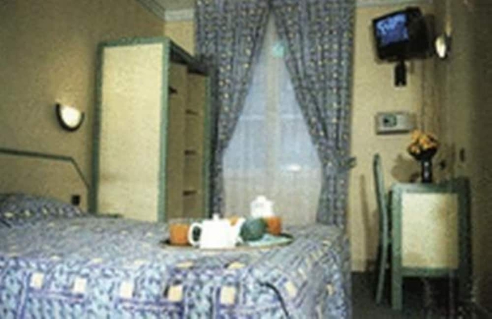 Imagen de la habitación del Hotel Aladin. Foto 9