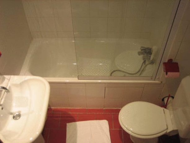 Imagen de la habitación del Hotel Aladin. Foto 13