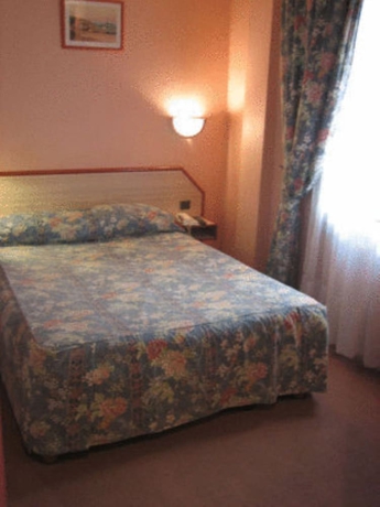 Imagen de la habitación del Hotel Aladin, Par&iacute;s. Foto 8