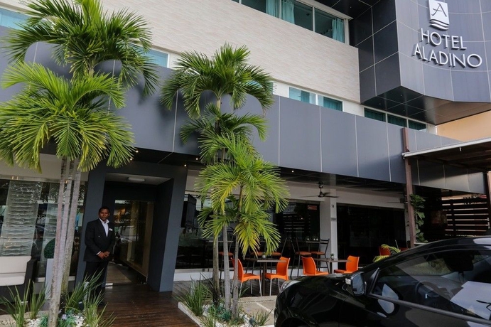 Imagen de los interiores del Hotel Aladino. Foto 12