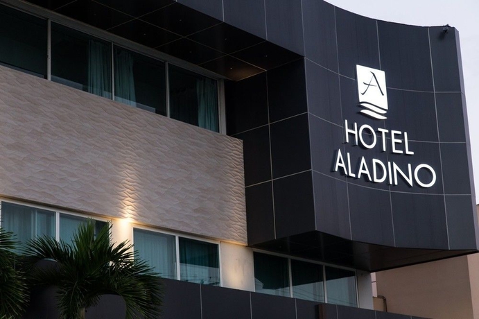 Imagen de los exteriores del Hotel Aladino. Foto 10