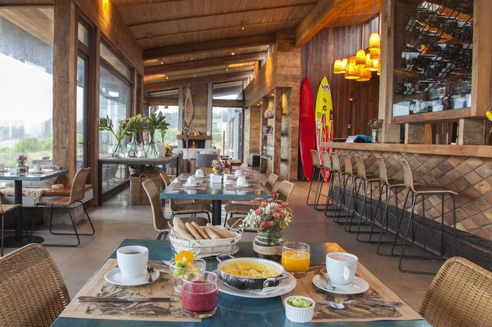 Imagen del bar/restaurante del Hotel Alaia. Foto 5