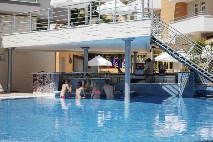 Imagen de la piscina del Hotel Alaiye Kleopatra. Foto 16