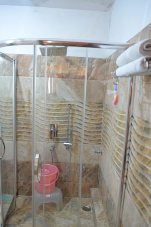 Imagen de la habitación del Hotel Alaknanda. Foto 12