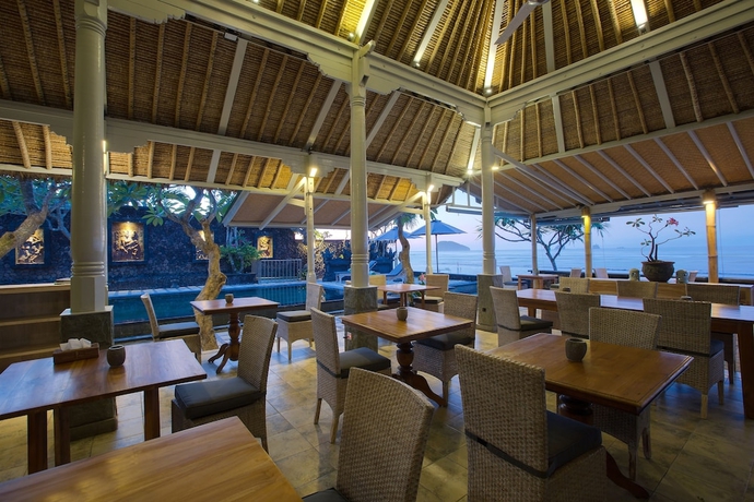 Imagen del bar/restaurante del Hotel Alam Candi Dive Resort. Foto 5