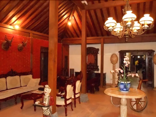 Imagen de los interiores del Hotel Alam Jogja Resort, Depok. Foto 17