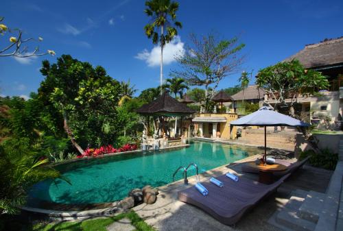 Imagen de la piscina del Hotel Alam Puri Art Museum - Resort and Spa. Foto 15