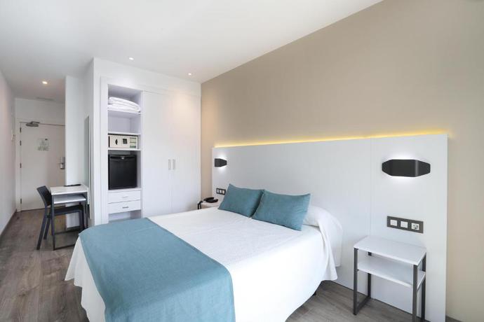 Imagen de la habitación del Hotel Alameda, Benidorm - Playa Levante. Foto 12
