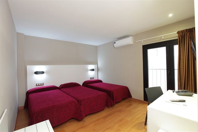 Imagen de la habitación del Hotel Alameda, Benidorm - Playa Levante. Foto 2