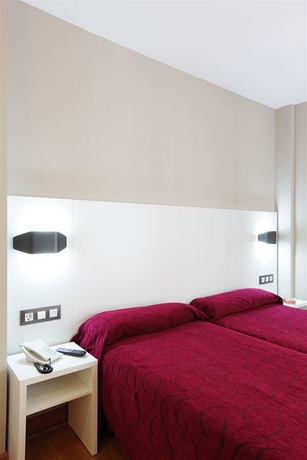 Imagen de la habitación del Hotel Alameda, Benidorm - Playa Levante. Foto 4