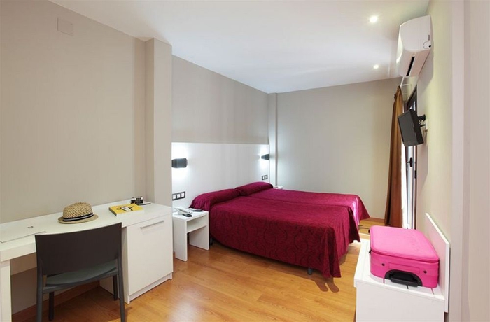 Imagen de la habitación del Hotel Alameda, Benidorm - Playa Levante. Foto 5