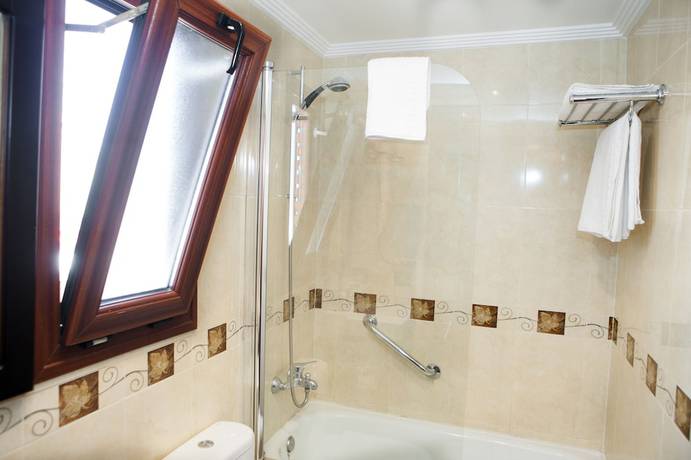 Imagen de la habitación del Hotel Alameda Malaga. Foto 17