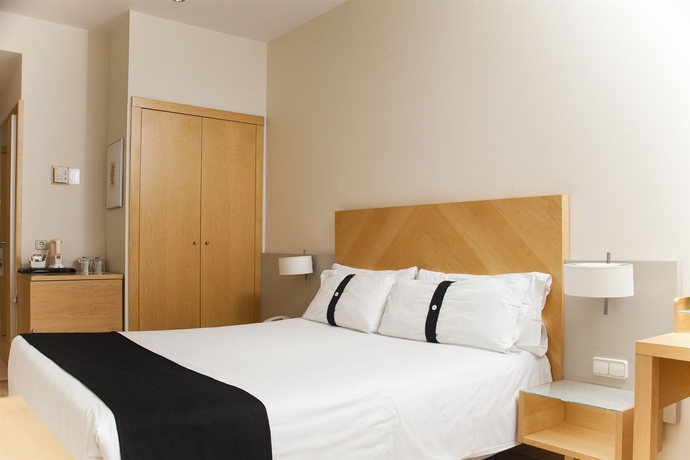 Imagen de la habitación del Hotel Alameda Plaza. Foto 6