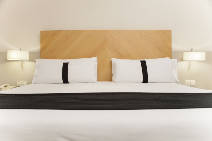 Imagen de la habitación del Hotel Alameda Plaza. Foto 10