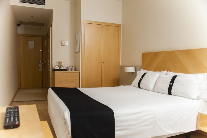 Imagen de la habitación del Hotel Alameda Plaza. Foto 12