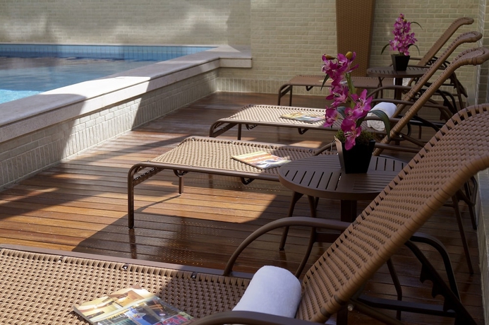 Imagen de la piscina del Hotel Alameda Vit&oacute;ria. Foto 16