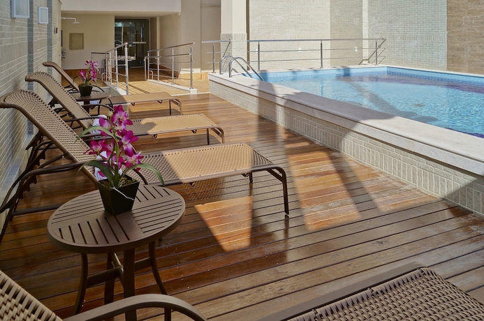 Imagen de la piscina del Hotel Alameda Vit&oacute;ria. Foto 17