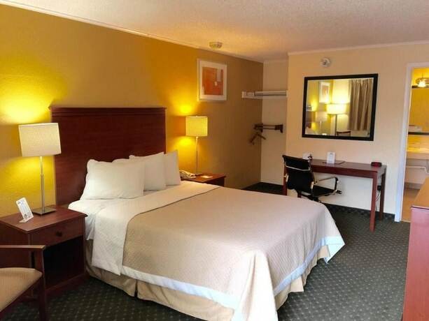 Imagen de la habitación del Hotel Alamo Inn. Foto 6