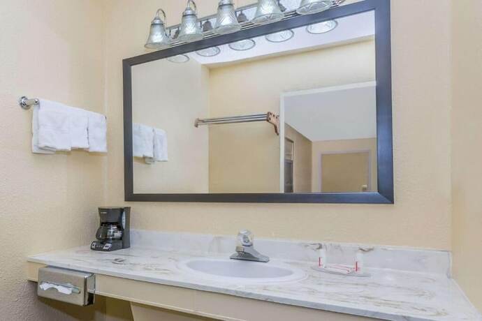 Imagen de la habitación del Hotel Alamo Inn. Foto 8