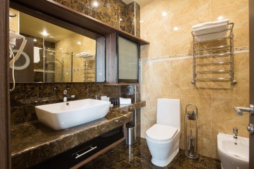 Imagen de la habitación del Hotel Alana Royal. Foto 7