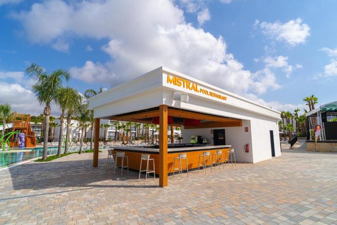 Imagen del bar/restaurante del Hotel Alannia Salou. Foto 2