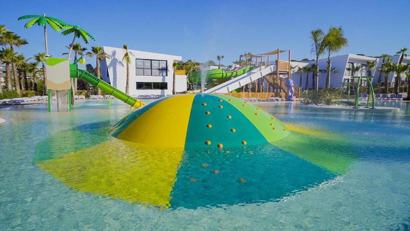 Imagen de la piscina del Hotel Alannia Salou. Foto 16