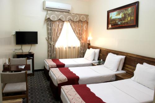 Imagen de la habitación del Hotel Alarraf. Foto 9