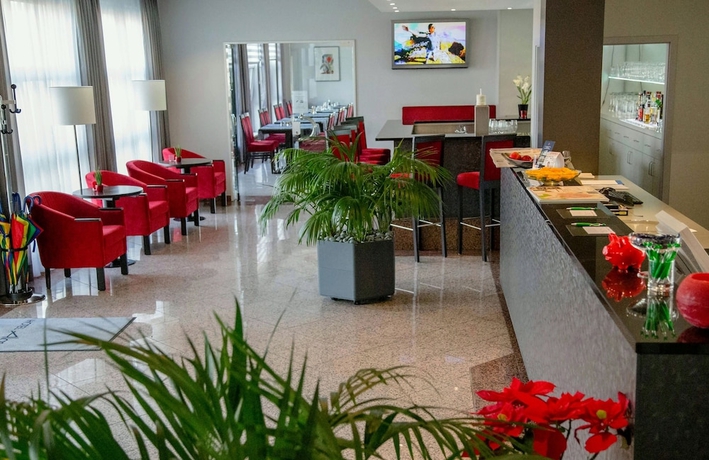 Imagen de los interiores del Hotel Alarun. Foto 19