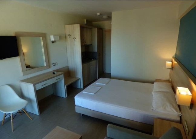 Imagen de la habitación del Hotel Alarzo Rooms. Foto 11