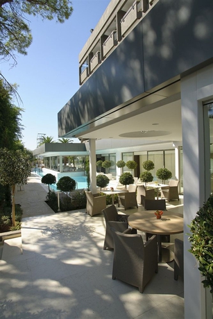 Imagen de los exteriores del Hotel Alasia. Foto 7